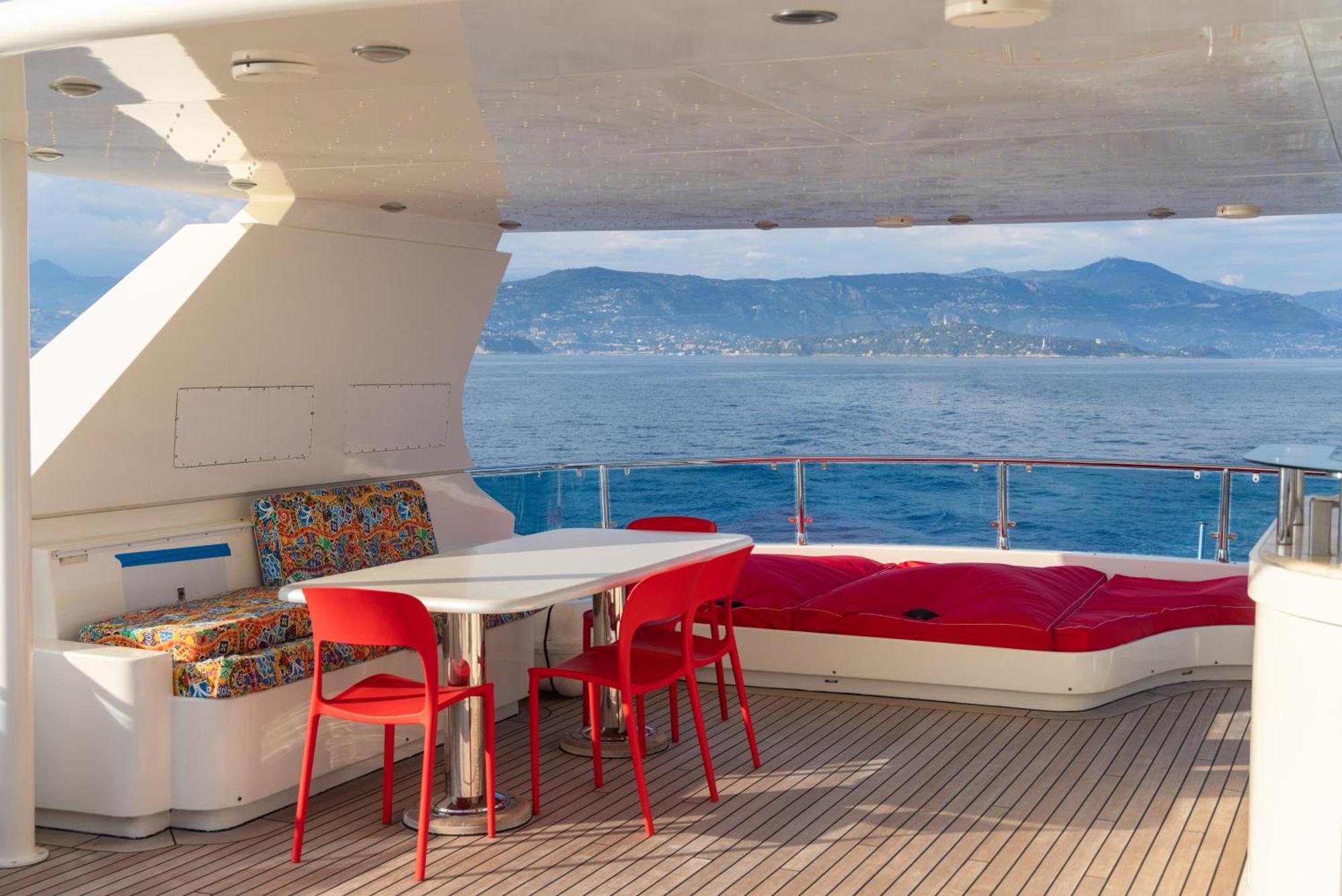 Yacht Irama *
