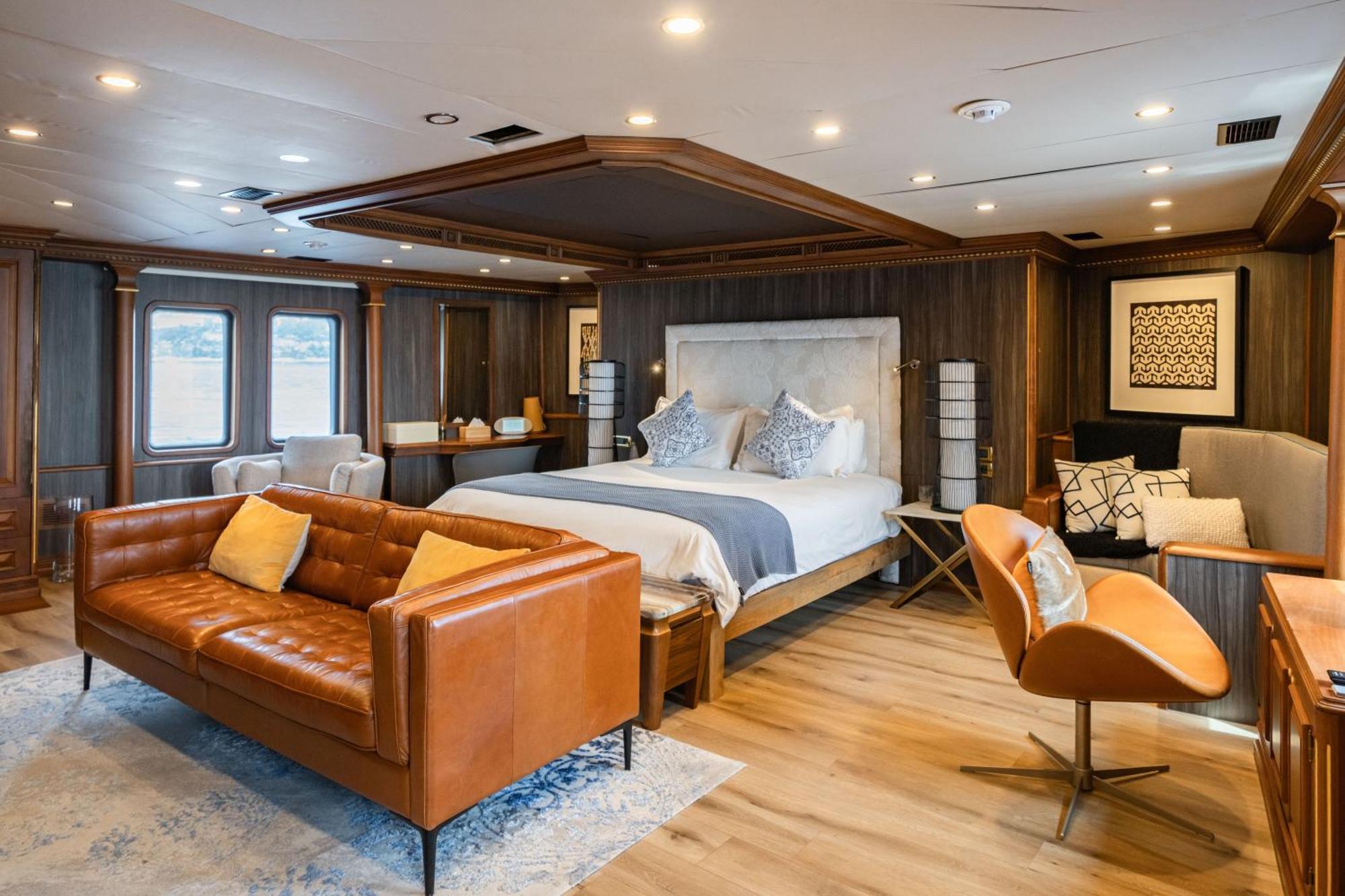 Yacht Irama Botel *
