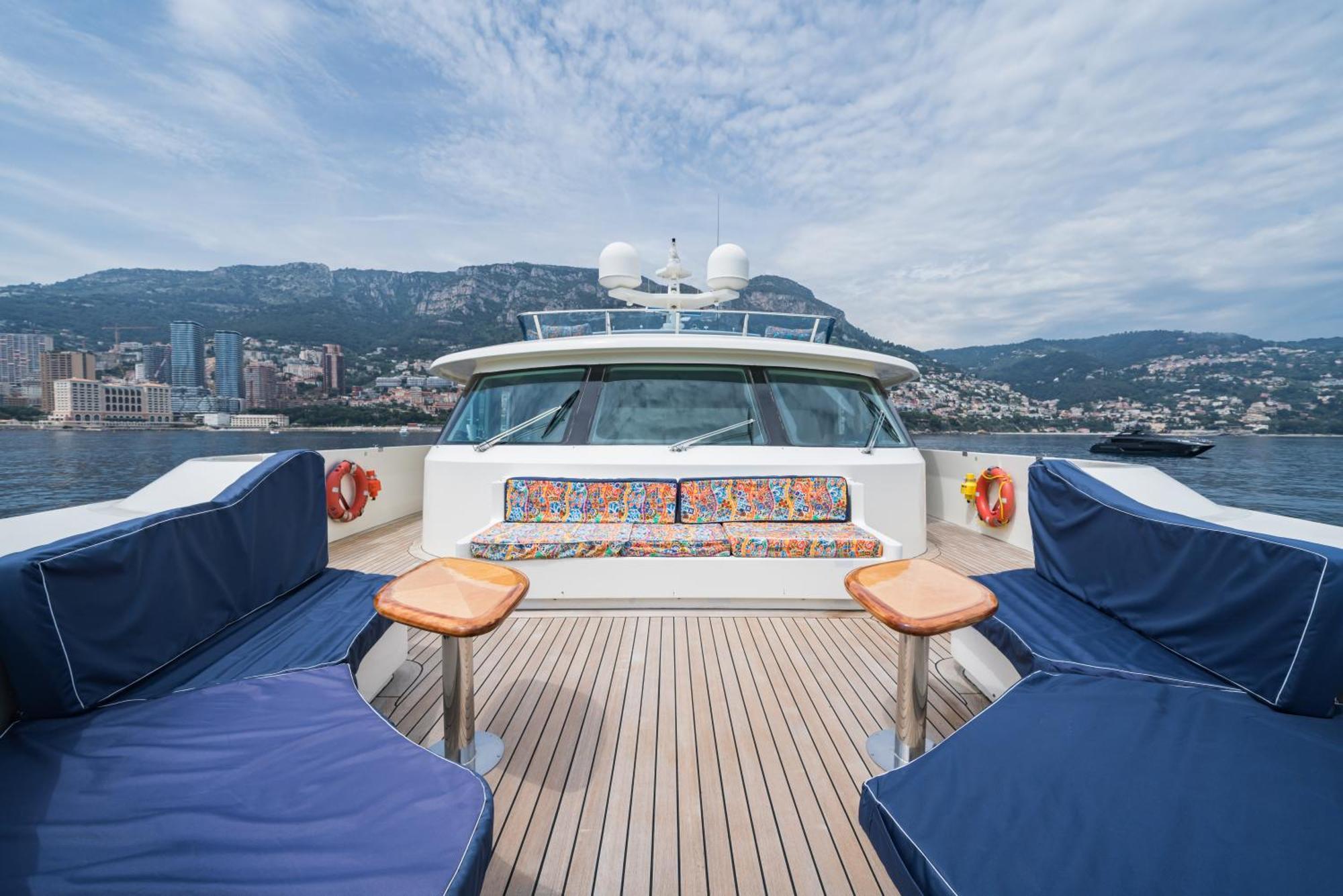 Yacht Irama Botel *