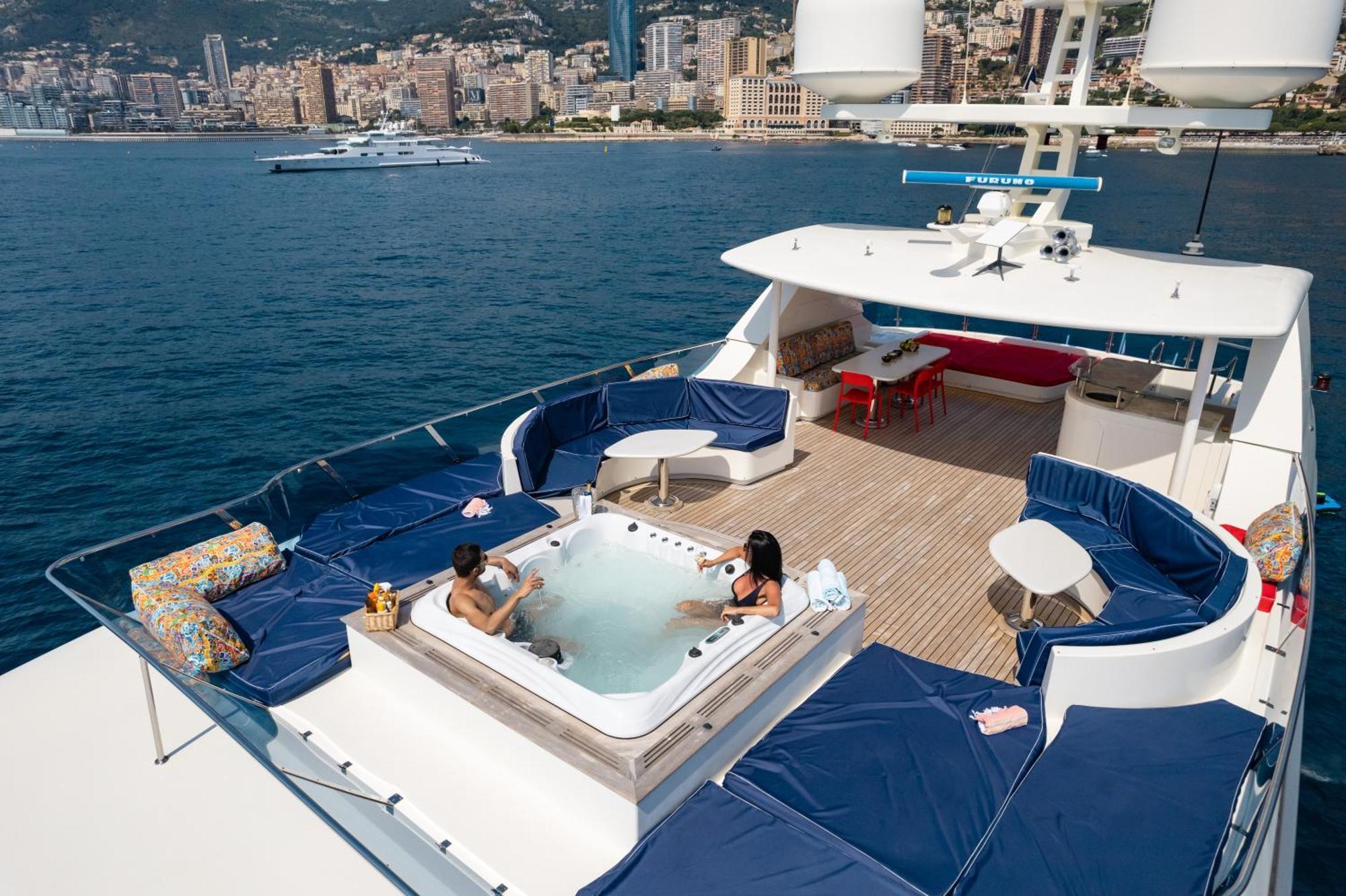Yacht Irama *