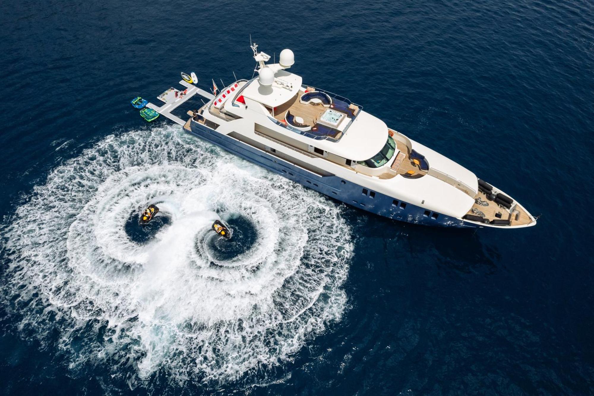 Yacht Irama Botel *