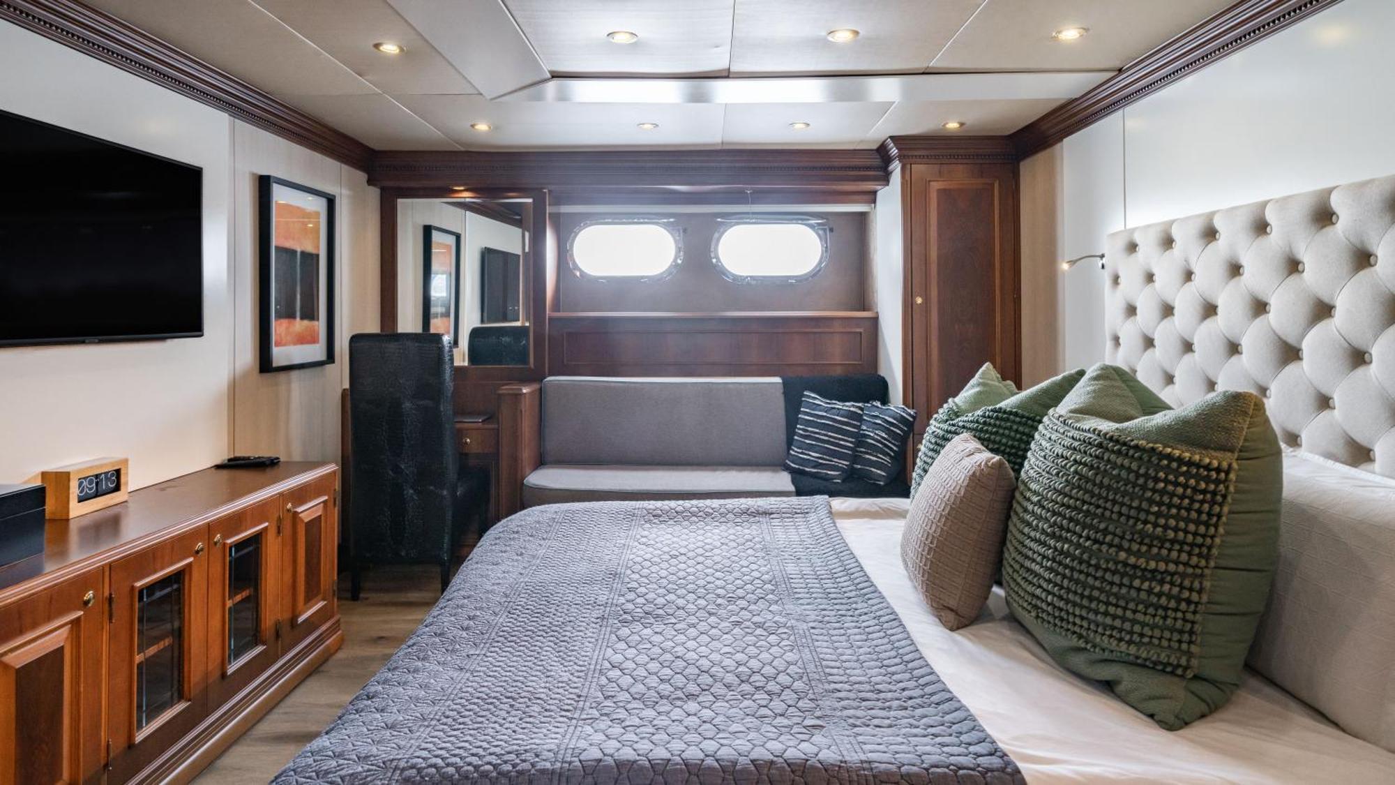 Botel Yacht Irama