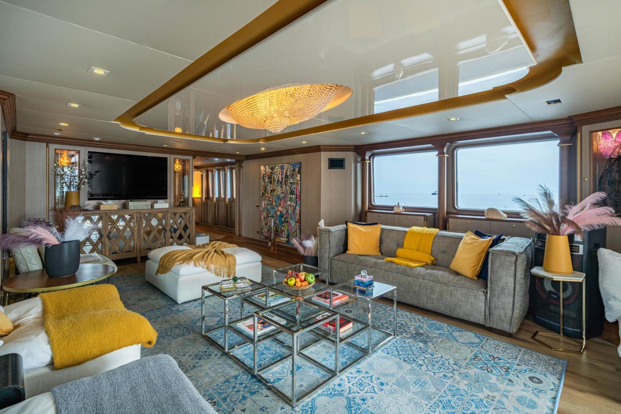 Botel Yacht Irama Cannes